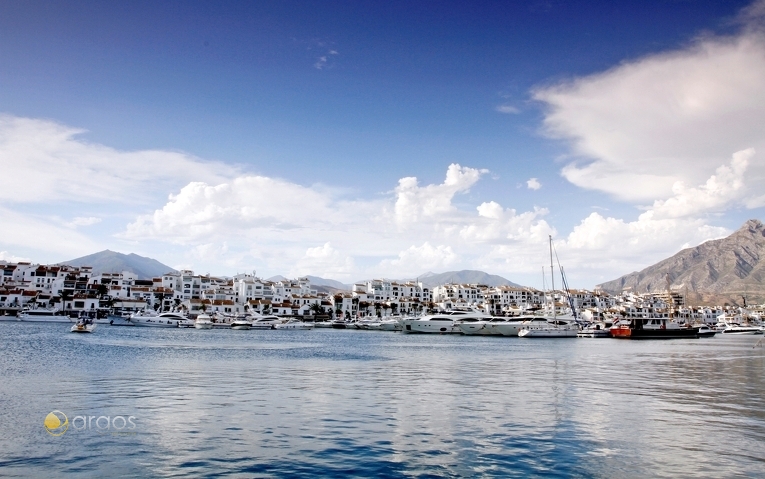 Yachten im Hafen Banús in Marbella