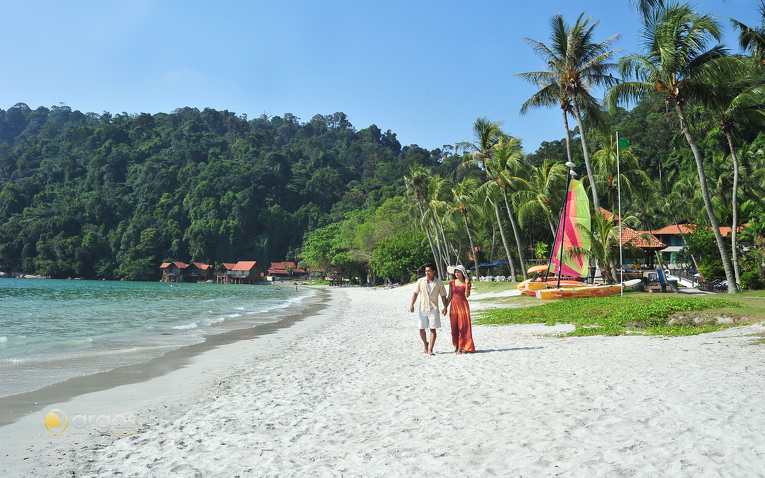 Pärchen am Strand der Tioman Insel