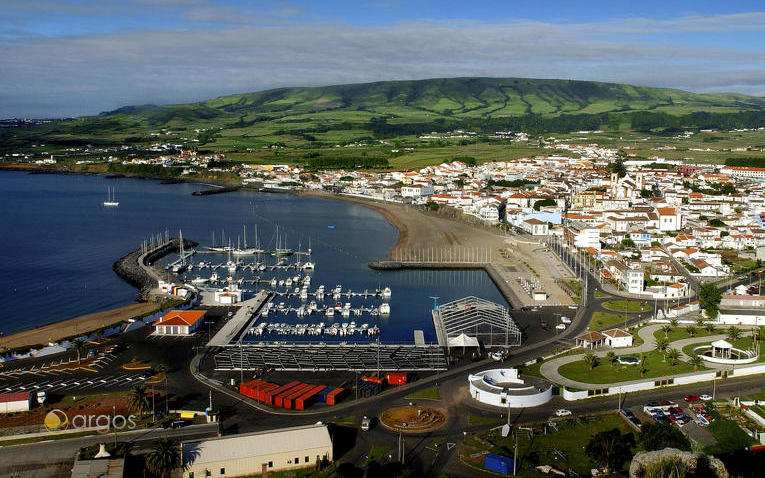 Aussicht auf Praia da Vitoria auf Terceira Island