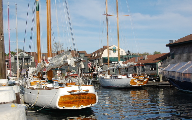 Oldtimer-Yachten im Hafen von Newport