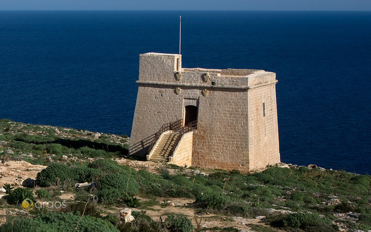 Wachtturm an der Küste von Gozo in der Nähe der Ortschaft Dwjra