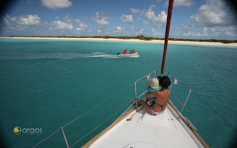 Auch für Familien geeignet: Yachtcharter auf Antigua in der Karibk