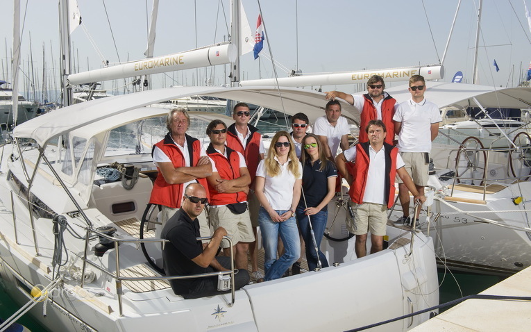 Team von Euromarine auf einer der Charteryachten