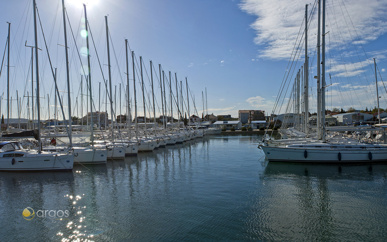Charteryachten von Asta Yachting am Sukosansteg in der Marina Dalmatia